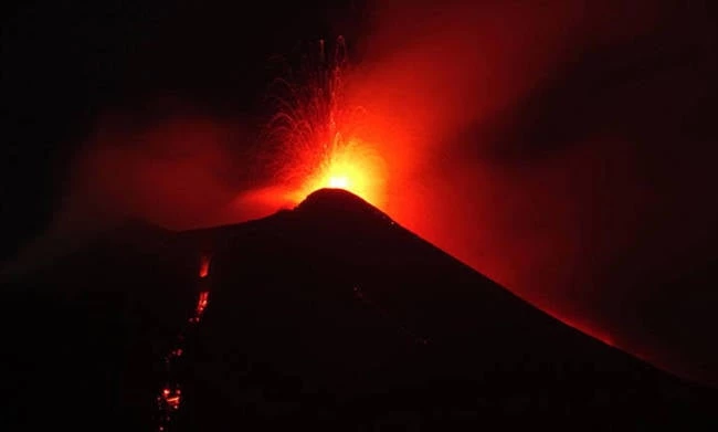 Συναγερμός: Η Αίτνα «ξύπνησε» – Σε επιφυλακή οι Αρχές της Ιταλίας (βίντεο)